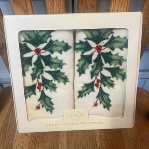 Lenox Festive Holly Finger Tip Towels- new in packaging.